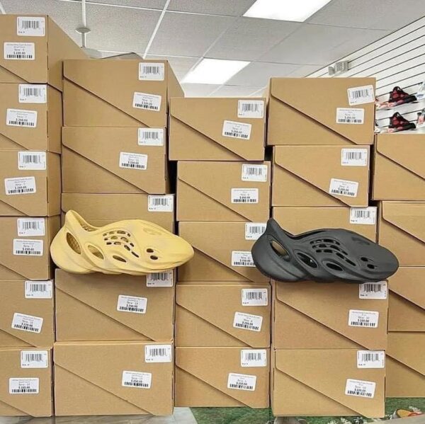 Yeezy Foam Shoes Pallets - Image 2